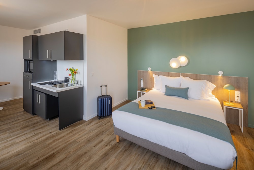 Executive studio, 1 double bed and 1 single sofa bed - Photo 1