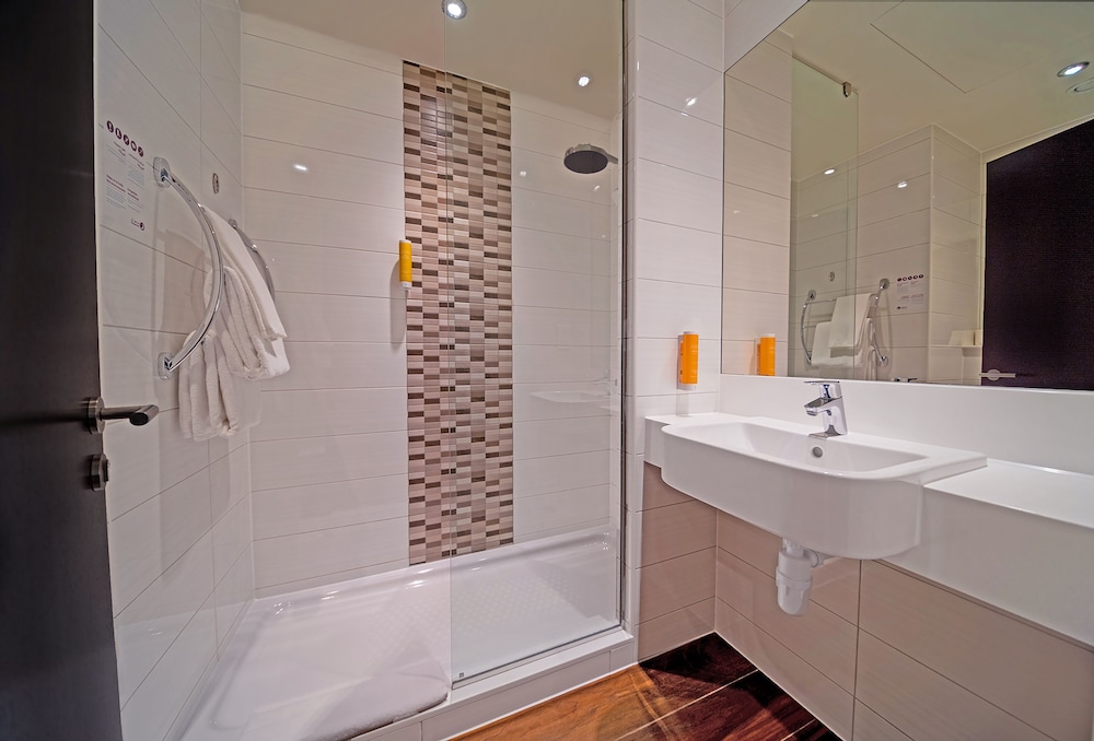 Double Room, Smoking (Free Shuttle to Festival City Mall) photo 3