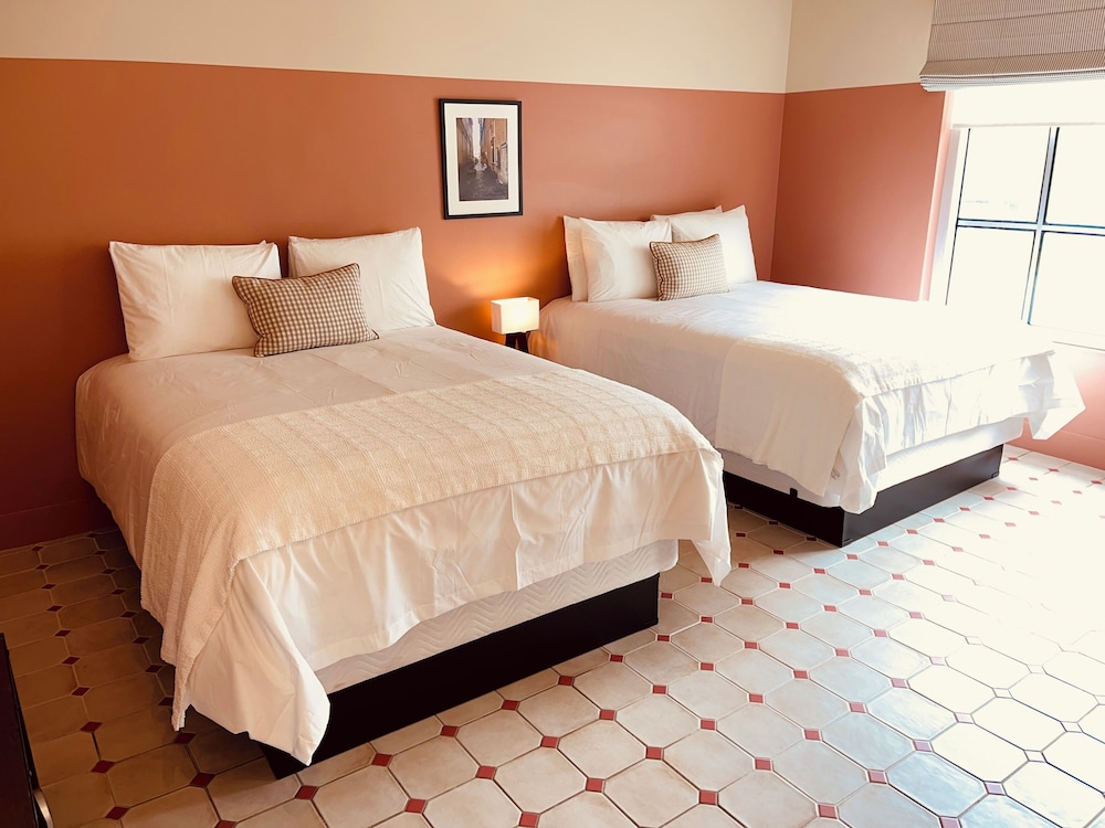 Deluxe Room, 2 Queen Beds - Photo 3