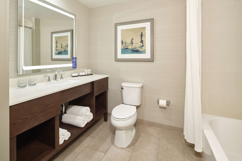 Suite, 1 Bedroom, Non Smoking, Balcony thumbnail 6