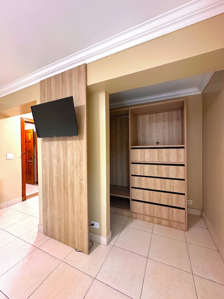 Superior Room, 1 King Bed photo 3