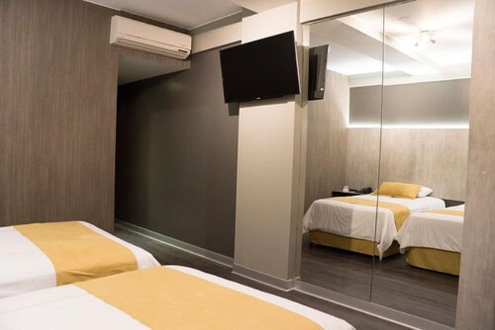 Business Twin Room photo 3