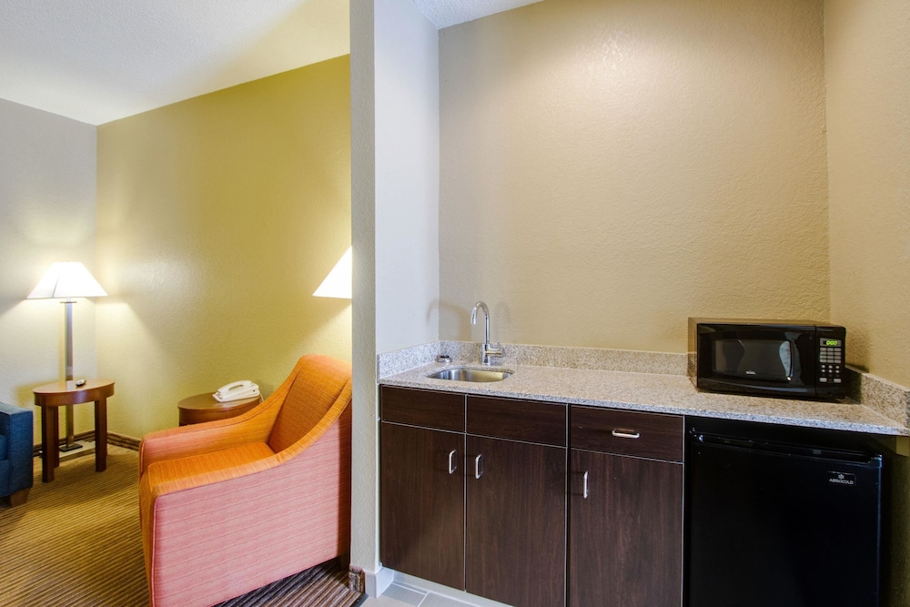 Suite, 1 King Bed with Sofa bed, Non Smoking - Photo 2