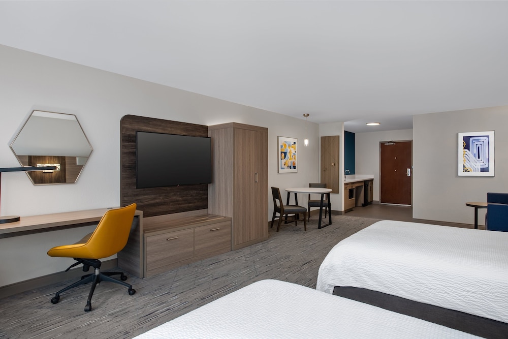Suite, 1 Bedroom, Accessible (Comm, Mobil, Access Tub) - Photo 1