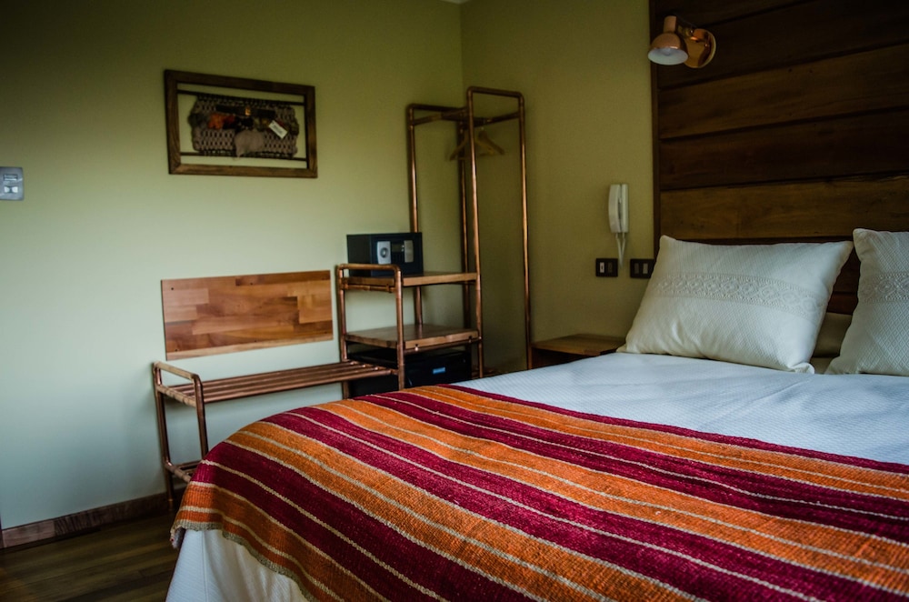 Standard Double Room, 1 Queen Bed, Lake View photo 2
