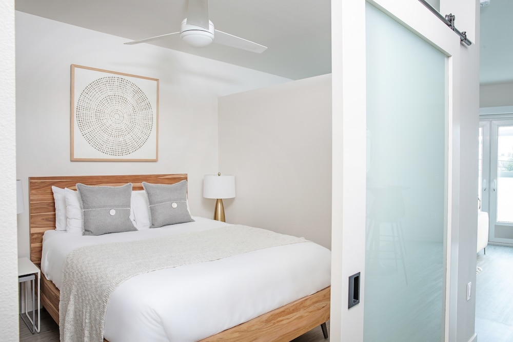 Premium Apartment, 1 Queen Bed, Kitchen photo 2