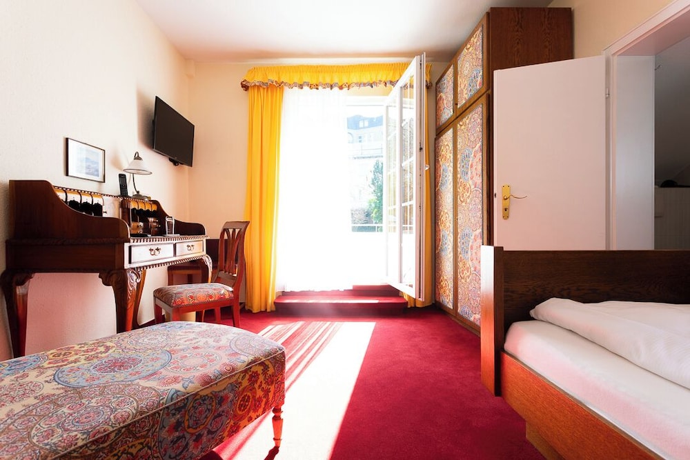 Standard Single Room, Balcony, Garden View