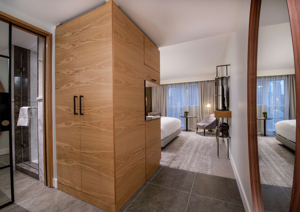 Guest Room With Canary Wharf View photo 2