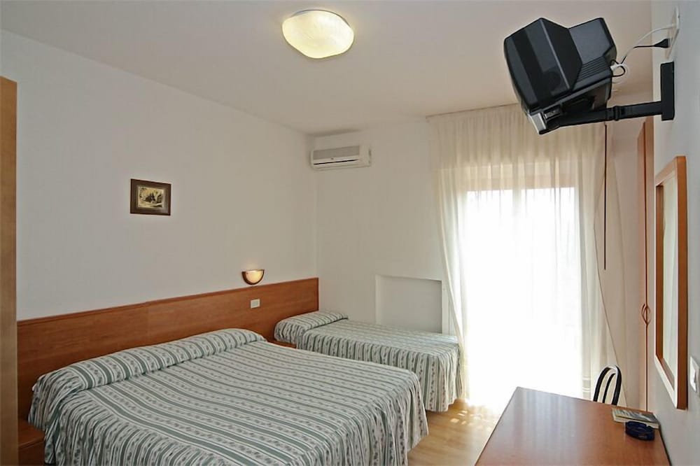 Basic Double or Twin Room, Terrace photo 2