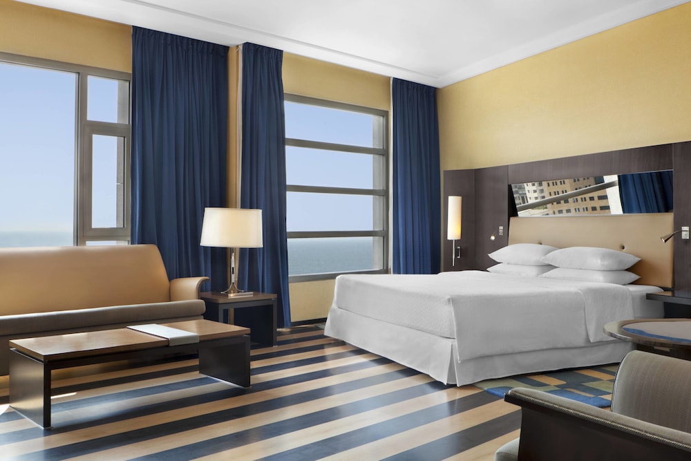Junior Suite, 1 Bedroom, Pool Access (Corner) - Photo 1