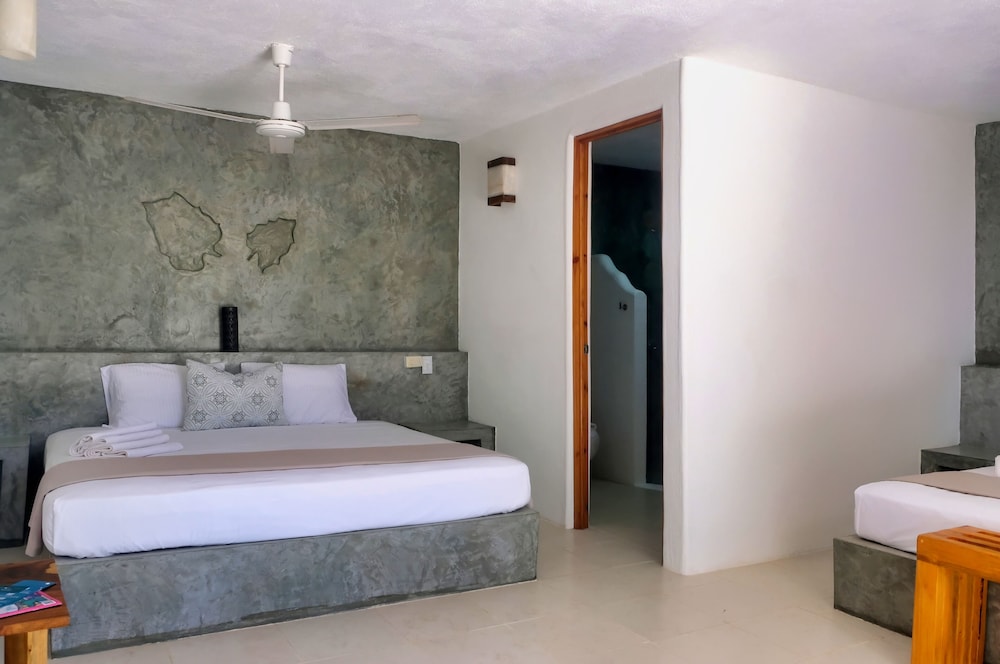 Standard Bungalow, Multiple Beds photo 1