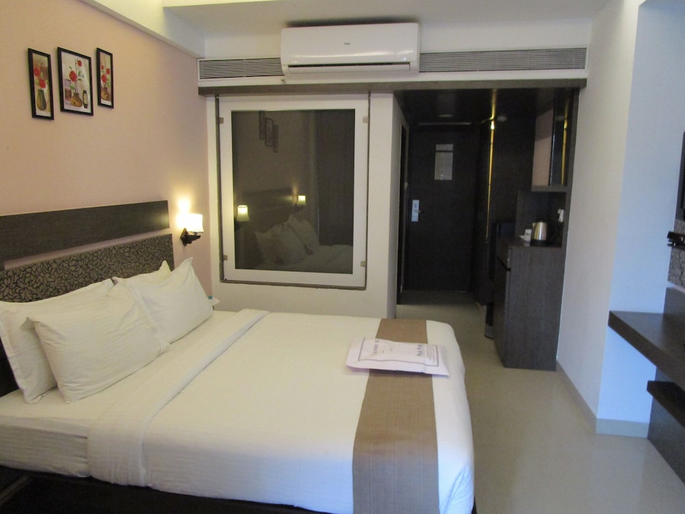 Executive Room, 1 Double or 2 Twin Beds - Photo 2