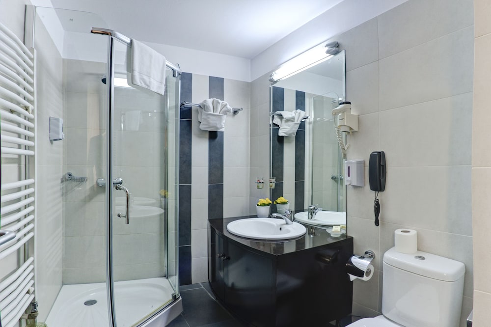 Standard Double Room - Photo 2