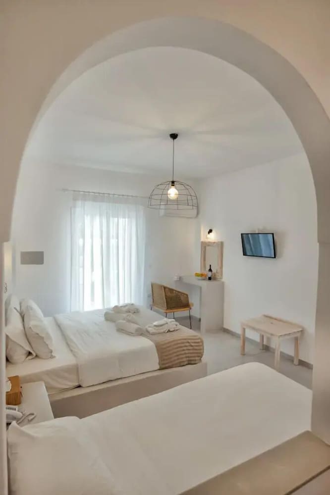 Economy Triple Room, Patio