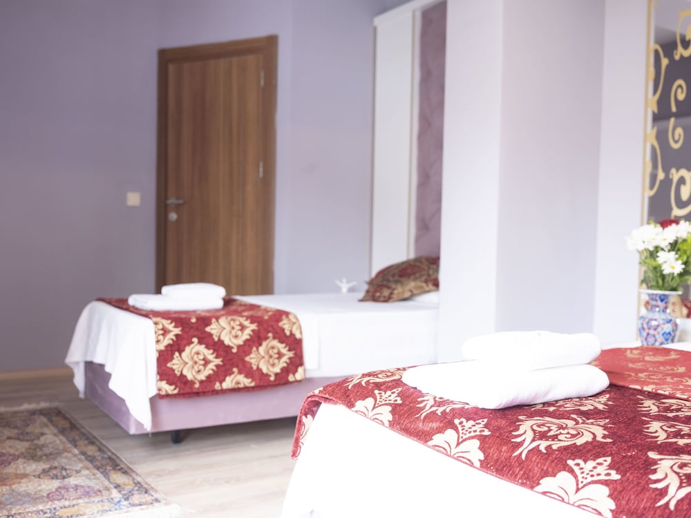 Classic Triple Room, Garden View photo 2