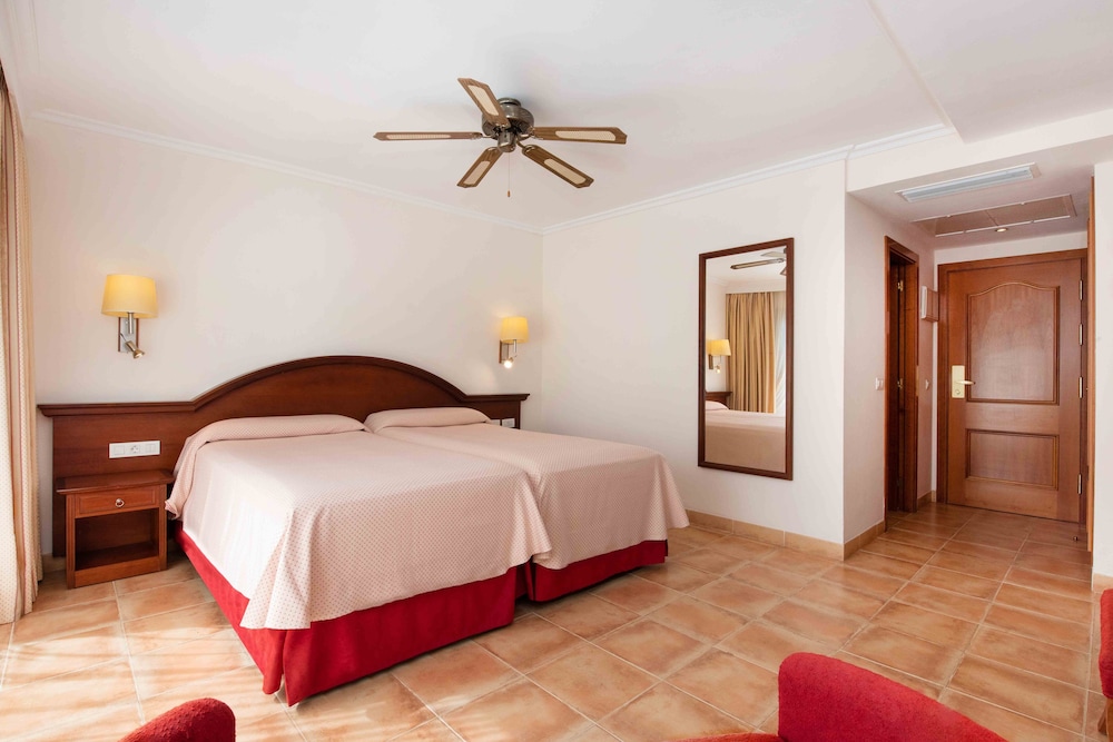 Standard Room, Terrace, Pool View photo 2