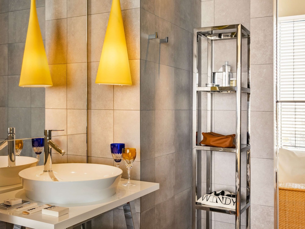 Executive Room, 1 King Bed, Corner (Panoramic Paris Eiffel Tower) photo 2