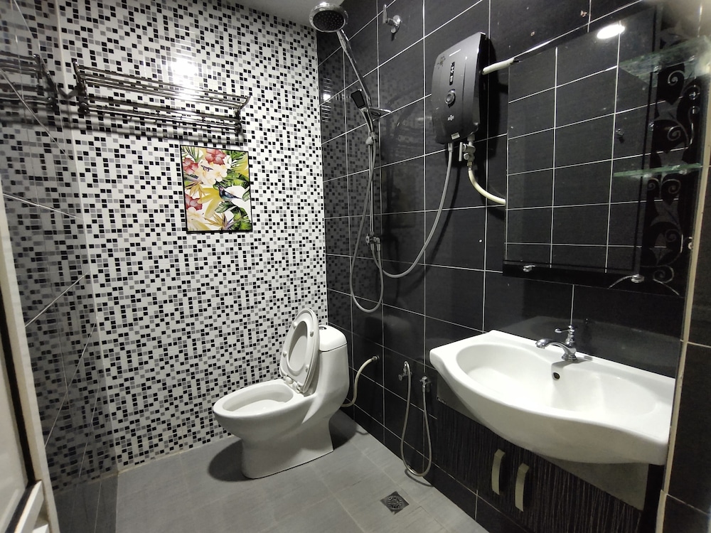 Deluxe Quadruple Room - Photo 13