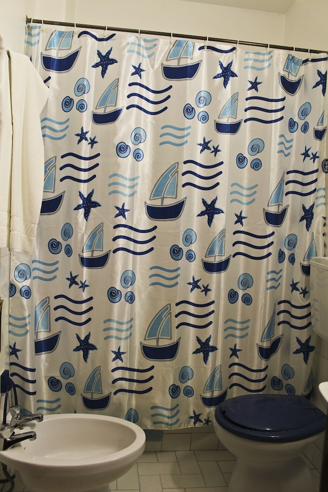 Twin Room - Photo 4