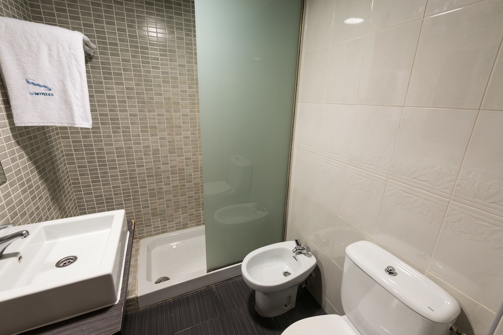 Double or Twin Room - Photo 4