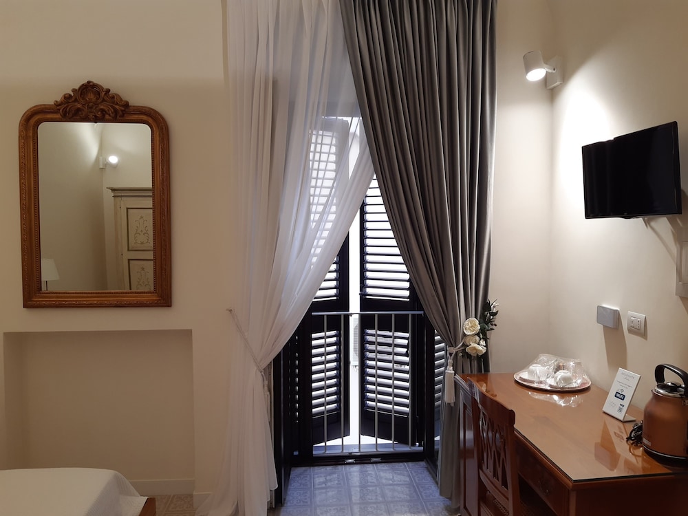 Deluxe Double Room, 1 Queen Bed, City View (Luna)