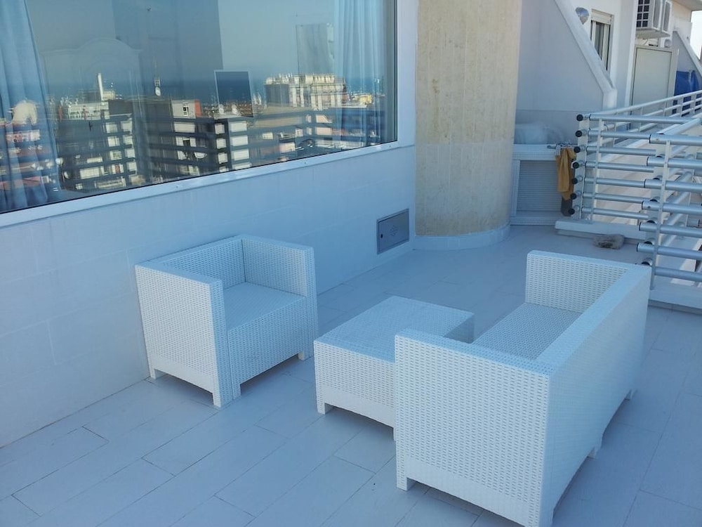 Classic Triple Room, Balcony, City View photo 3