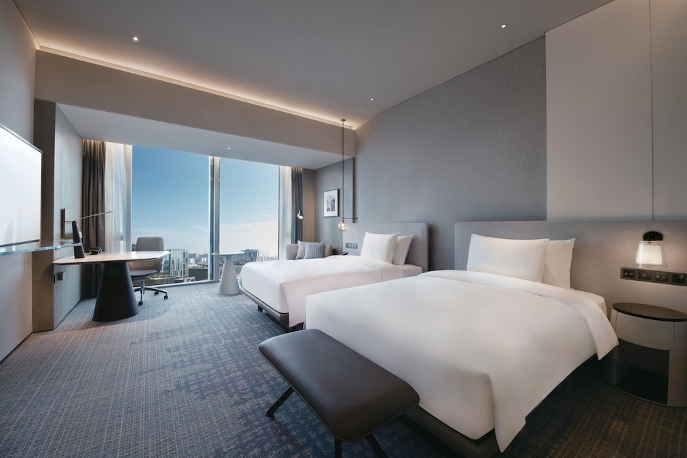 Standard Room, 2 Double Beds, Accessible, Club Lounge Access - Photo 1