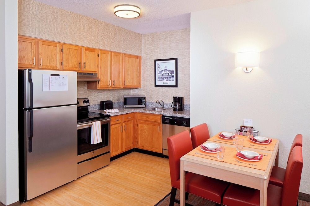 Suite, 1 Bedroom - Photo 2