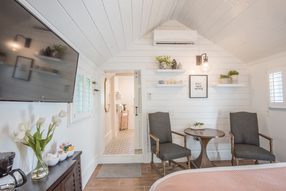 Honeymoon Cottage, Ensuite (Private) photo 2