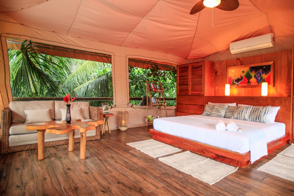 Beachfront Glamping Junior Suite photo 1