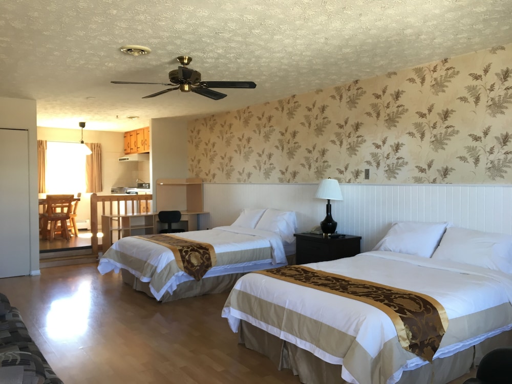 Family Quadruple Room, 2 Double Beds, Non Smoking, Kitchenette