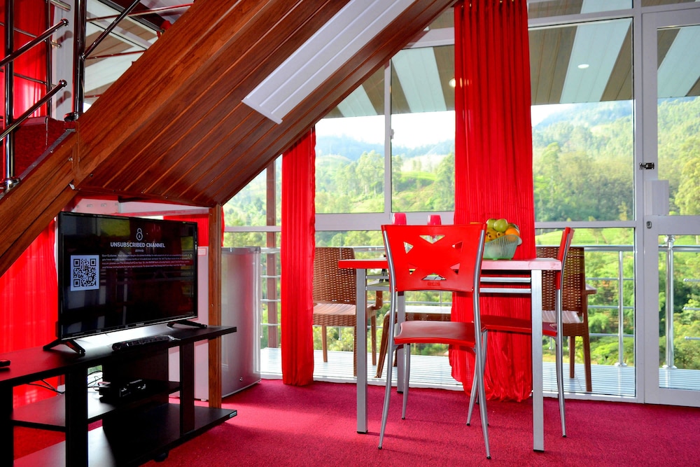 Honeymoon Suite, Mountain View, Executive Level photo 2