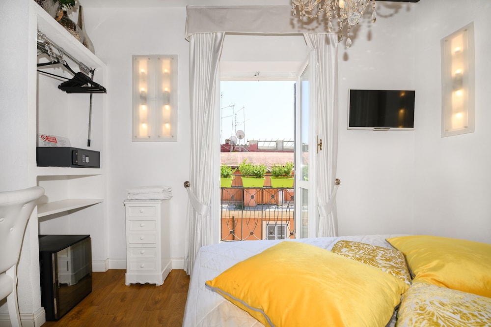 Deluxe Double Room, Balcony, City View photo 3