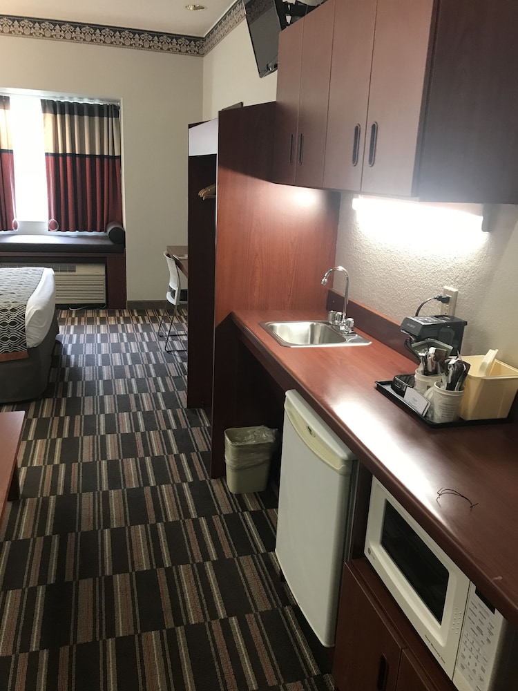 Studio Suite, 1 Queen Bed, Accessible, Non Smoking (Mobility) photo 3