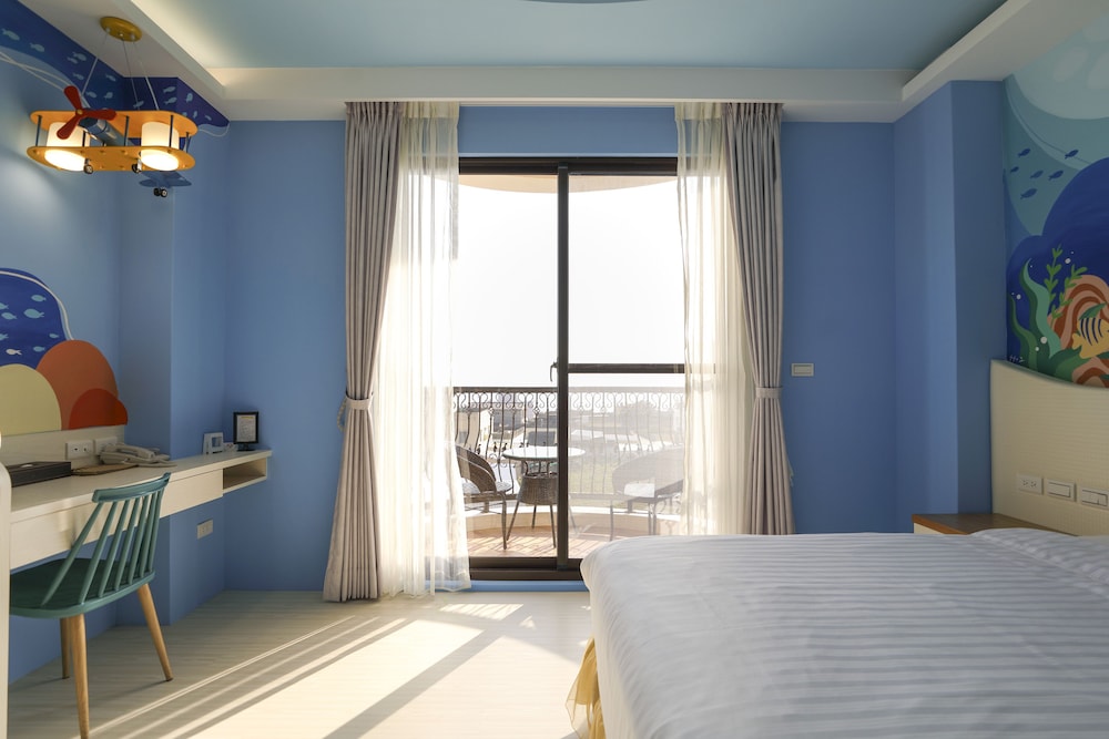 Signature Quadruple Room, Ocean View photo 1