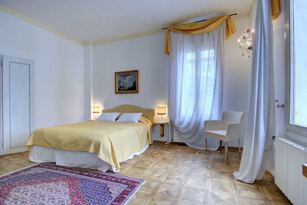 Classic Apartment, 2 Bedrooms photo 3