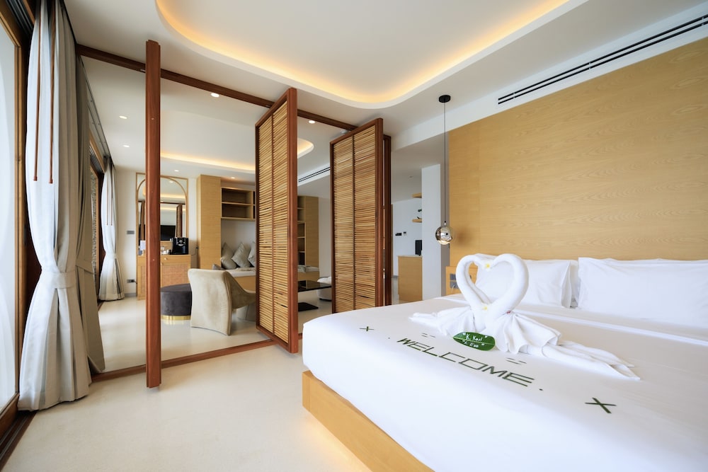 Executive Suite - Photo 22