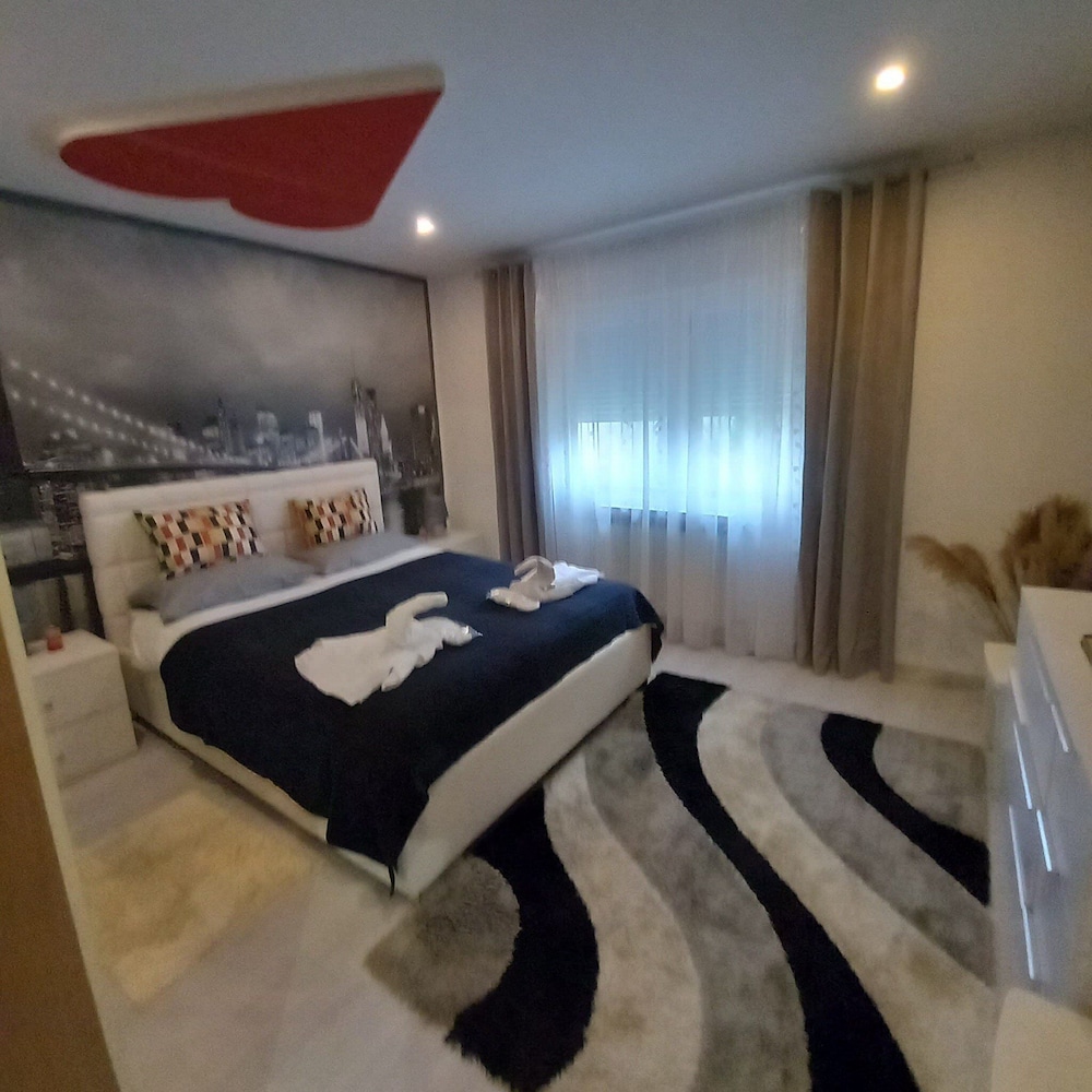 House (Three Bedroom Holiday Home with Swimm) photo 1