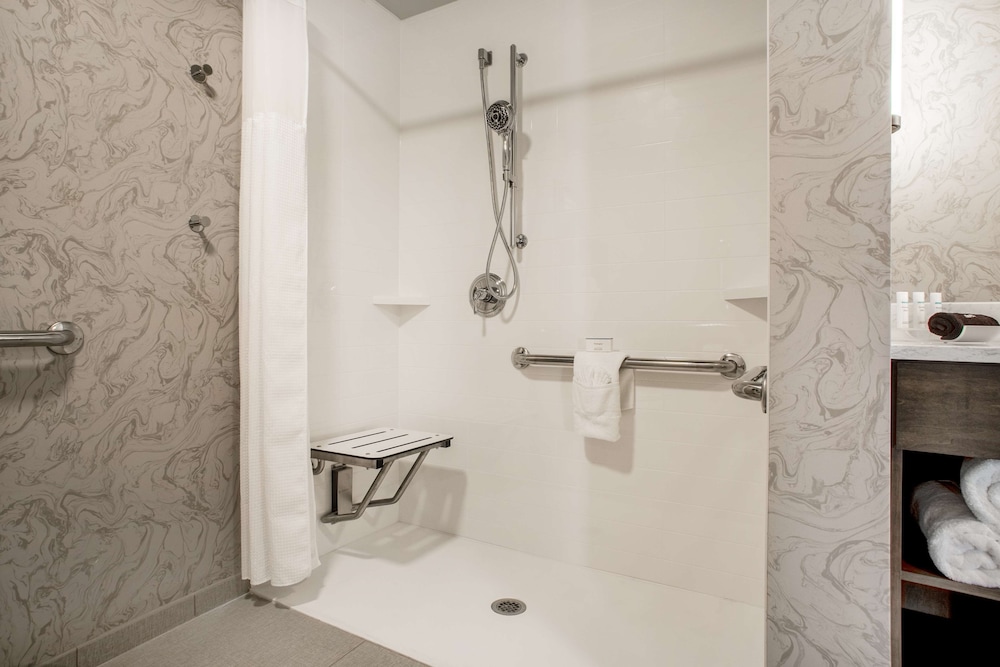 Studio, 1 King Bed, Accessible (Hearing) - Photo 6