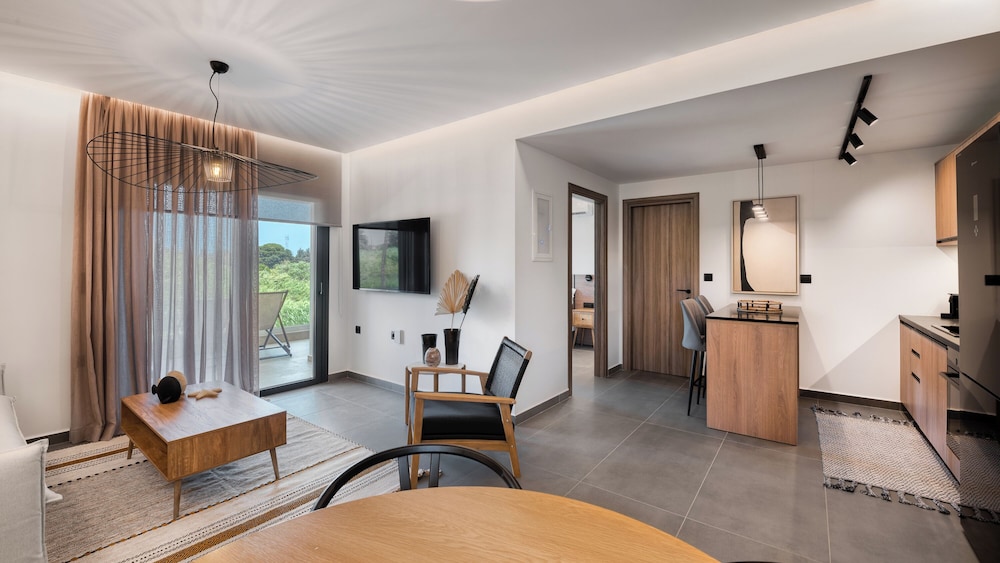 Suite, 1 Bedroom, Hot Tub - Photo 1