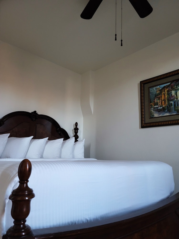 Executive Room, 1 Queen Bed photo 1