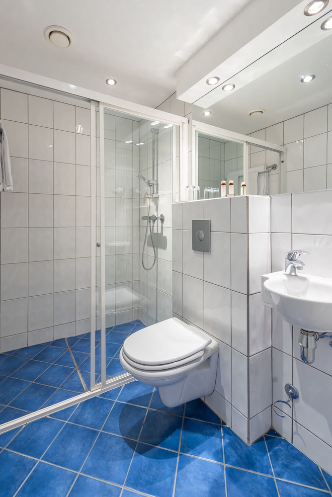 Double or Twin Room - Photo 4