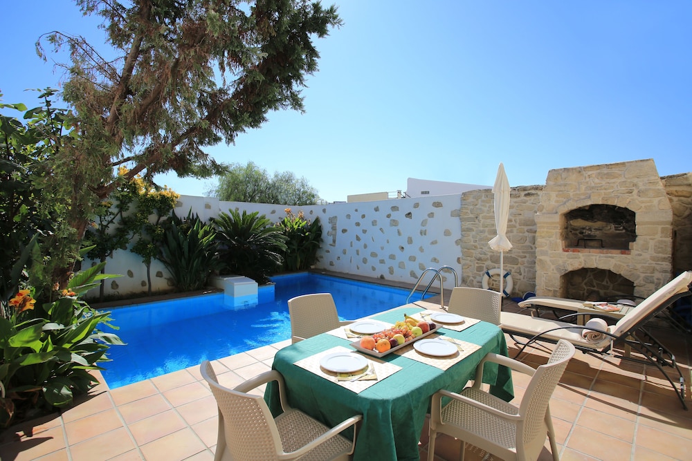 Villa photo 1