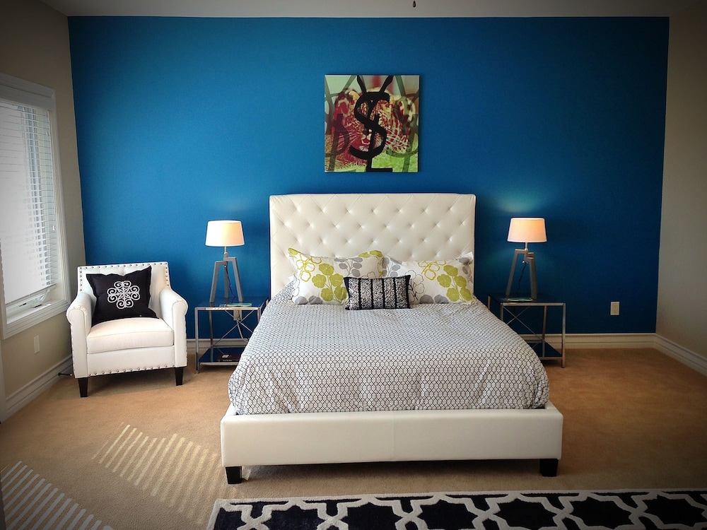 Standard Room, 1 Queen Bed photo 3