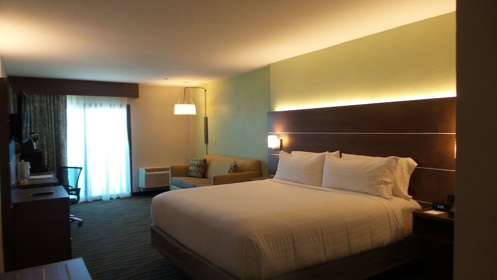 Suite, 1 Bedroom, Balcony, Oceanfront (High Floor) - Photo 2