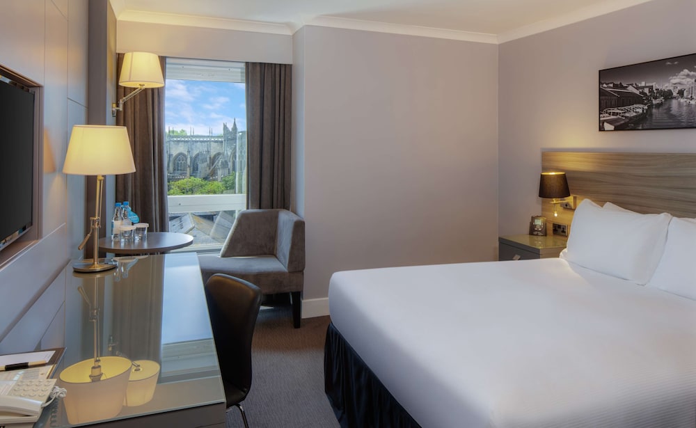 Superior Room, 1 Queen Bed photo 2