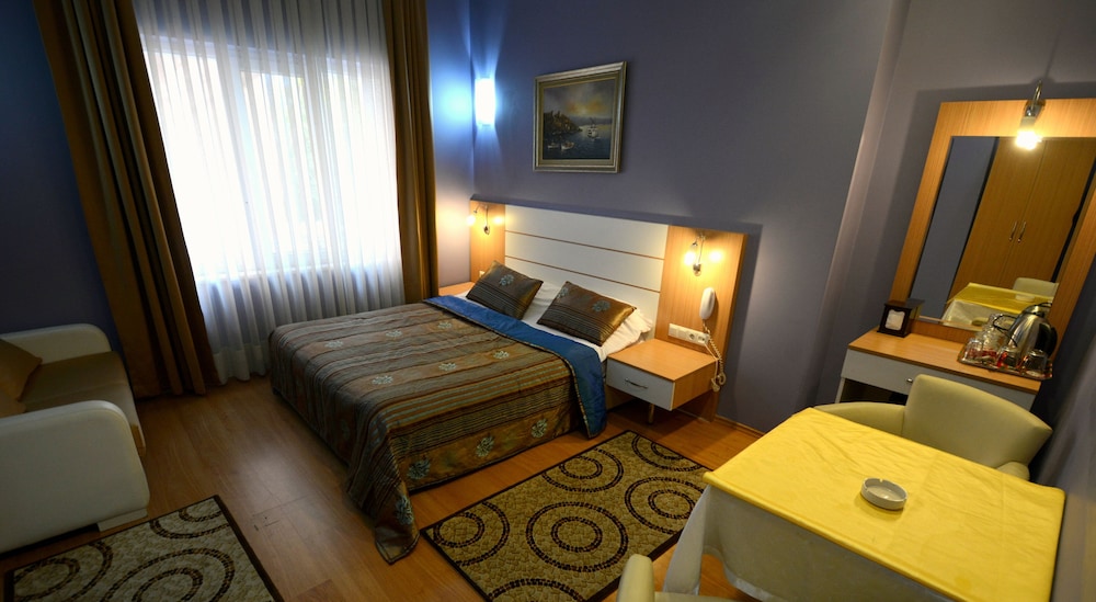 Basic Triple Room photo 1