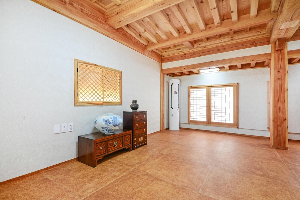 Basic Room, 1 Bedroom (Yushinjae B Primium) - Photo 4