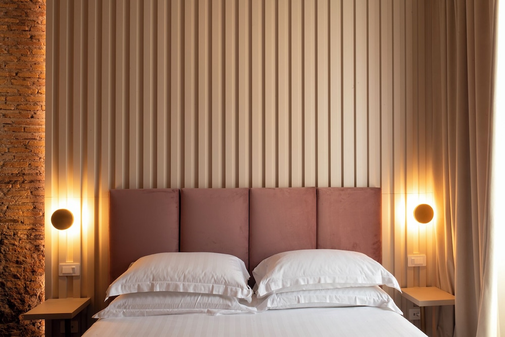 Junior Studio Suite, 1 King Bed, City View, Executive Level photo 3
