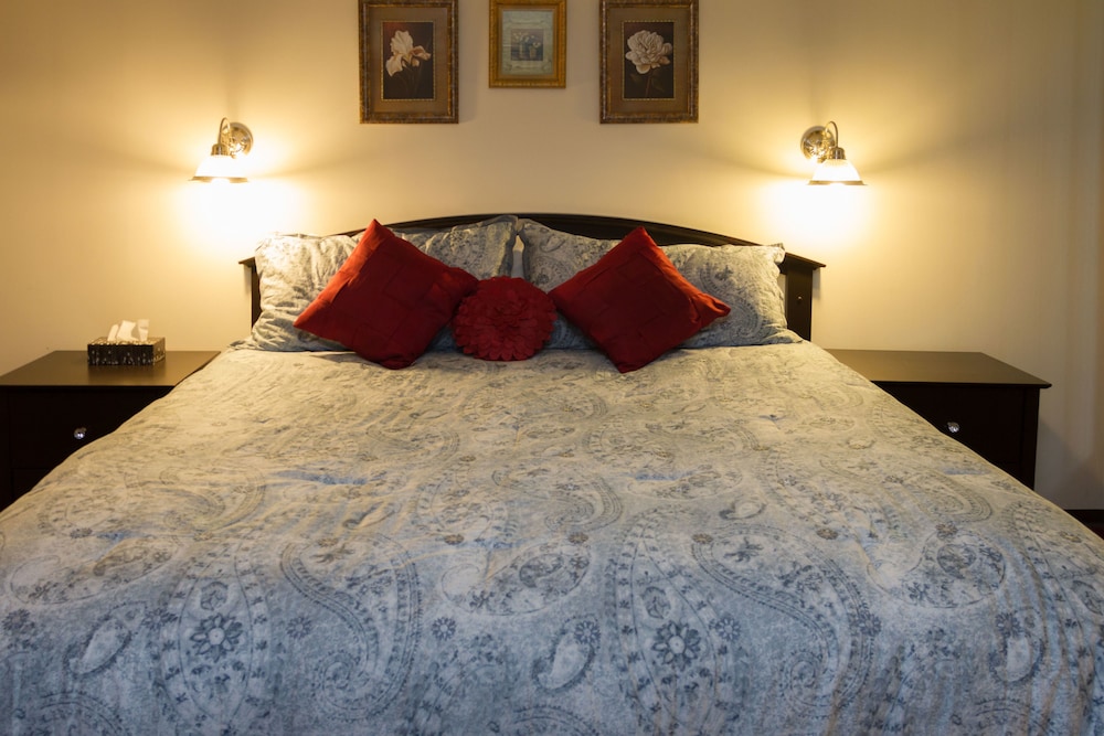 Classic Room, King Bed photo 2